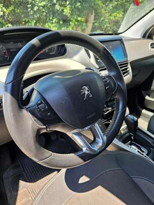PEUGEOT-2008-2017