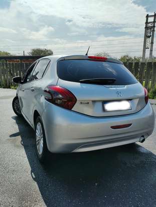 PEUGEOT-208-2019
