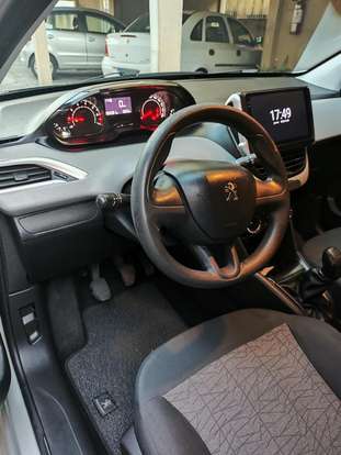 PEUGEOT-208-2019