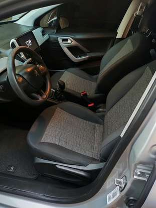 PEUGEOT-208-2019