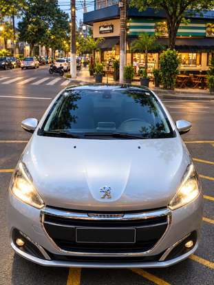 PEUGEOT-208-2018