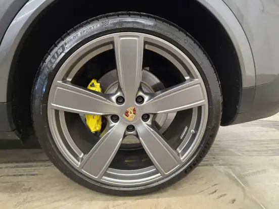 PORSCHE-CAYENNE-2020