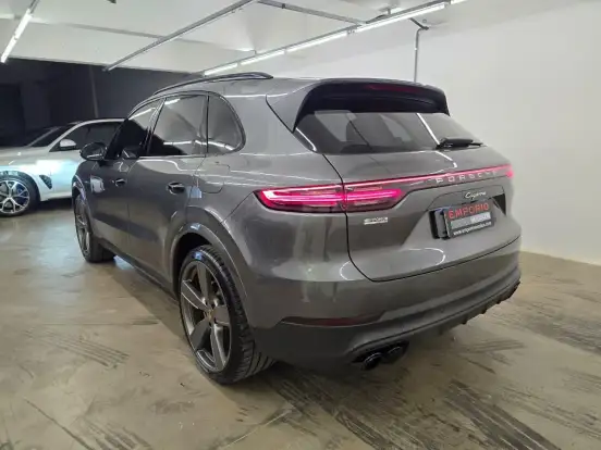 PORSCHE-CAYENNE-2020