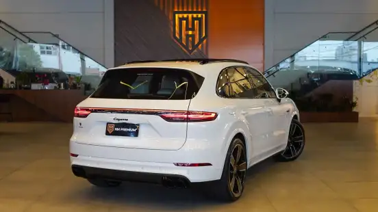 PORSCHE-CAYENNE-2023