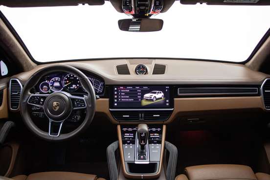 PORSCHE-CAYENNE-2023