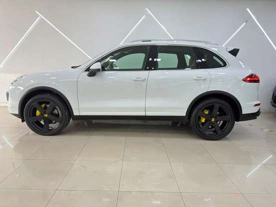 PORSCHE-CAYENNE-2015