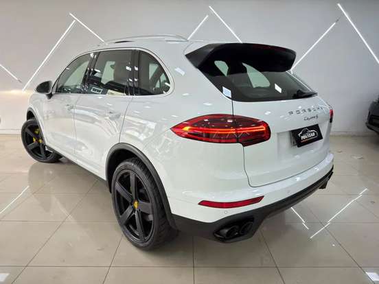 PORSCHE-CAYENNE-2015