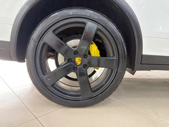 PORSCHE-CAYENNE-2015