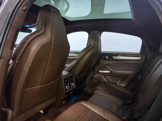 PORSCHE-CAYENNE-2021