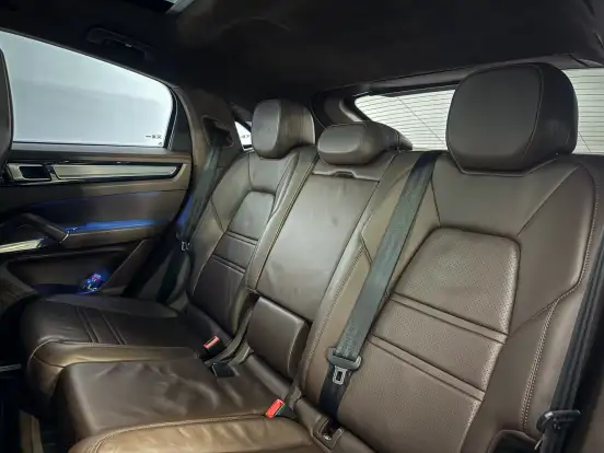 PORSCHE-CAYENNE-2021