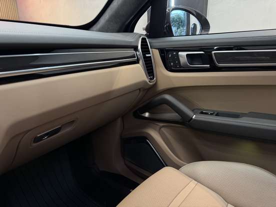 PORSCHE-CAYENNE-2022