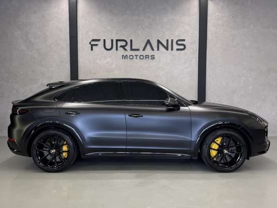 PORSCHE-CAYENNE-2022
