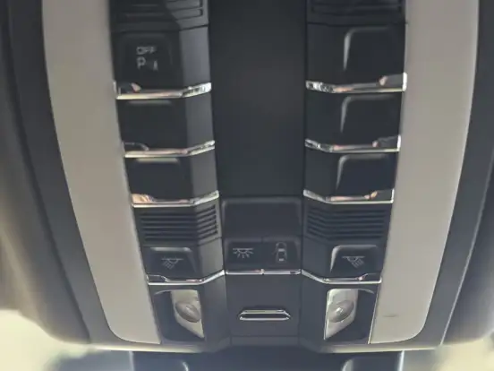 PORSCHE-MACAN-2.0 16V GASOLINA 4P AUTOMÁTICO PORSCHE-MACAN-2016