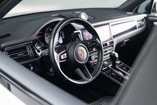 PORSCHE-MACAN-2023