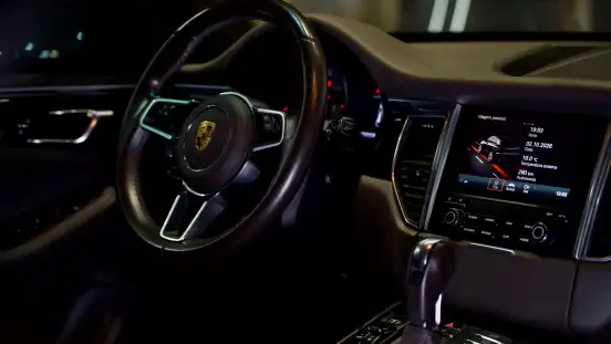 PORSCHE-MACAN-2016