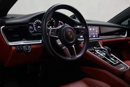 PORSCHE-PANAMERA-2019