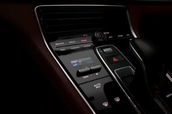 PORSCHE-PANAMERA-2019