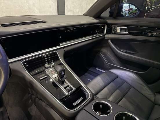 PORSCHE-PANAMERA-2017