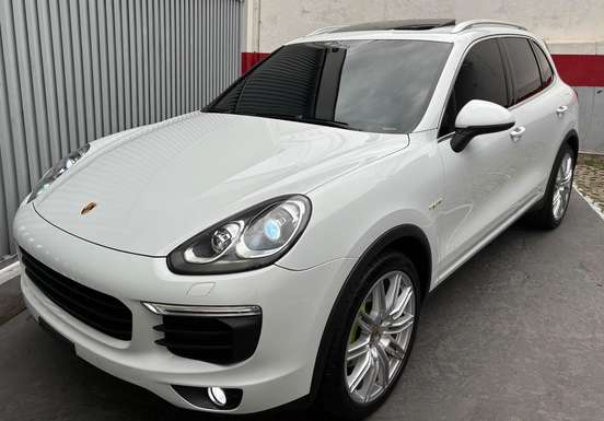 PORSCHE-CAYENNE-2017