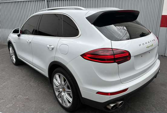 PORSCHE-CAYENNE-2017