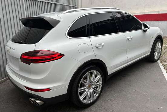 PORSCHE-CAYENNE-2017