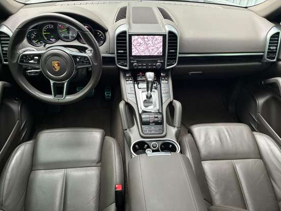 PORSCHE-CAYENNE-2017