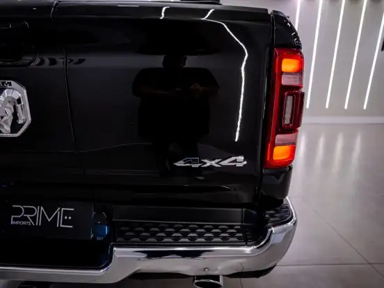 RAM-1500-5.7 V8 GASOLINA LIMITED CD 4X4 AUTOMÁTICO RAM-1500-2023