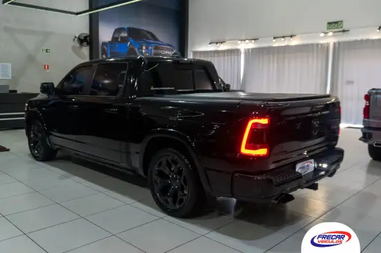 RAM-1500-5.7 V8 GASOLINA LIMITED NIGHT EDITION CD 4X4 AUTOMÁTICO RAM-1500-2023