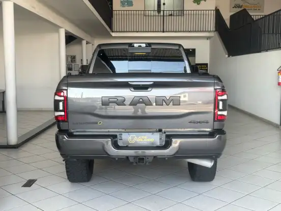 RAM-3500-6.7 I6 TURBO DIESEL LARAMIE NIGHT EDITION CD 4X4 AUTOMÁTICO RAM-3500-2022