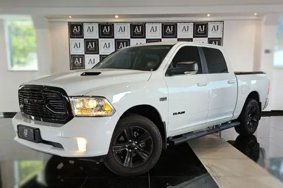 RAM CLASSIC 5.7 V8 GASOLINA LARAMIE NIGHT EDITION CD 4X4 AUTOMÁTICO