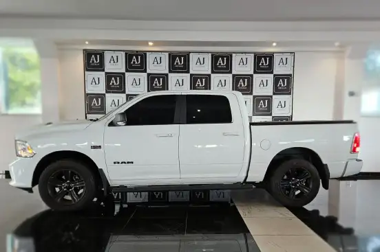 RAM-CLASSIC-5.7 V8 GASOLINA LARAMIE NIGHT EDITION CD 4X4 AUTOMÁTICO RAM-CLASSIC-2022