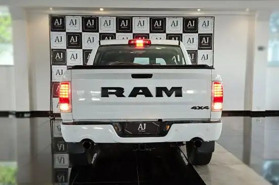 RAM-CLASSIC-5.7 V8 GASOLINA LARAMIE NIGHT EDITION CD 4X4 AUTOMÁTICO RAM-CLASSIC-2022