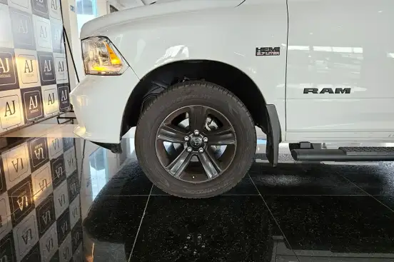 RAM-CLASSIC-5.7 V8 GASOLINA LARAMIE NIGHT EDITION CD 4X4 AUTOMÁTICO RAM-CLASSIC-2022