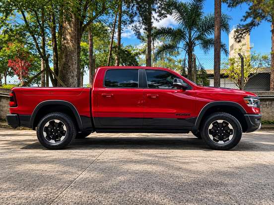 RAM-1500-5.7 V8 GASOLINA REBEL CD 4X4 AUTOMÁTICO RAM-1500-2022