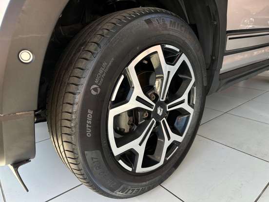 RENAULT-DUSTER-2023