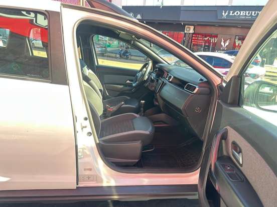 RENAULT-DUSTER-2023