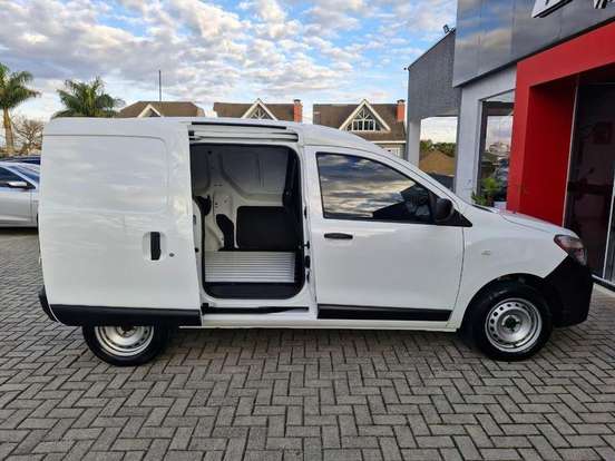 RENAULT-KANGOO-2024