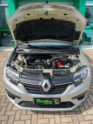 RENAULT-LOGAN-2022