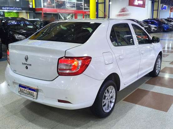 RENAULT-LOGAN-2024