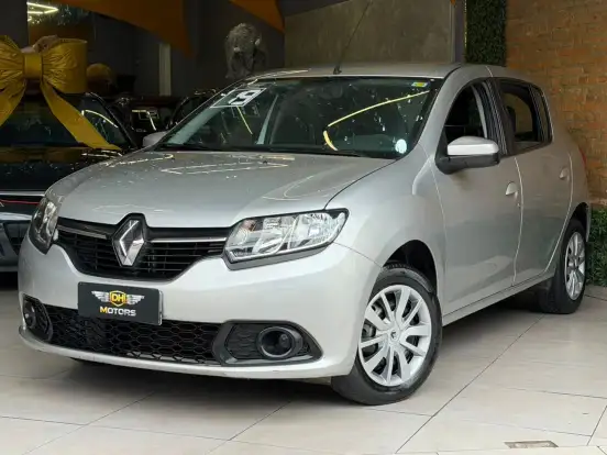 RENAULT-SANDERO-2018