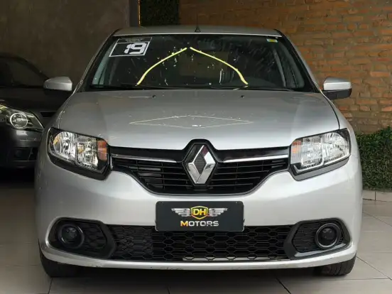 RENAULT-SANDERO-2018