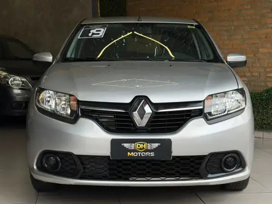 RENAULT-SANDERO-2018