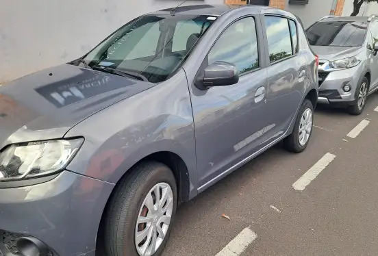 RENAULT-SANDERO-2017