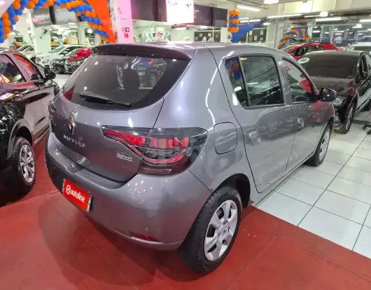 RENAULT-SANDERO-2022