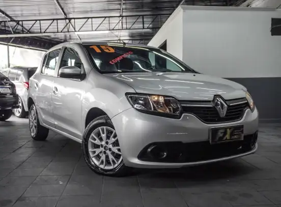 RENAULT-SANDERO-2014