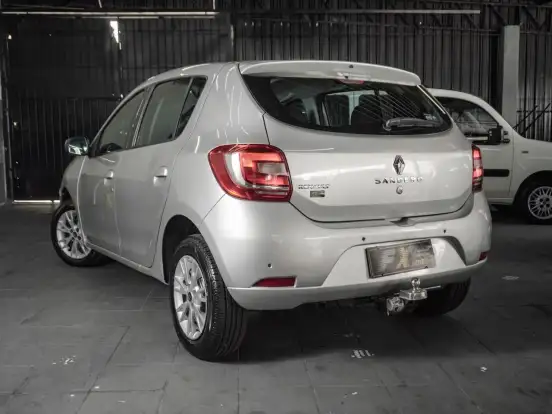 RENAULT-SANDERO-2014
