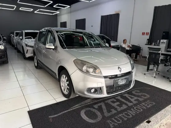 RENAULT SANDERO 1.6 PRIVILÉGE 16V FLEX 4P AUTOMÁTICO