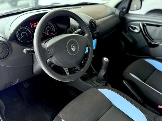 RENAULT-SANDERO-2014