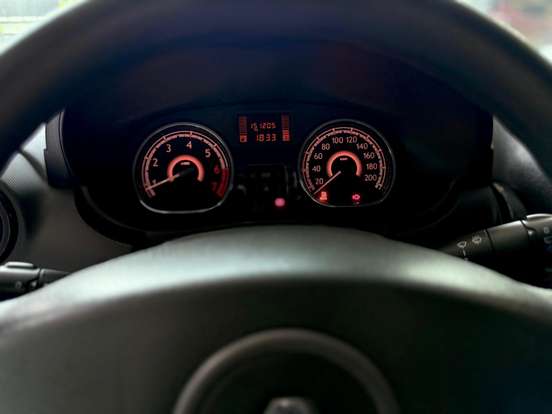 RENAULT-SANDERO-2014