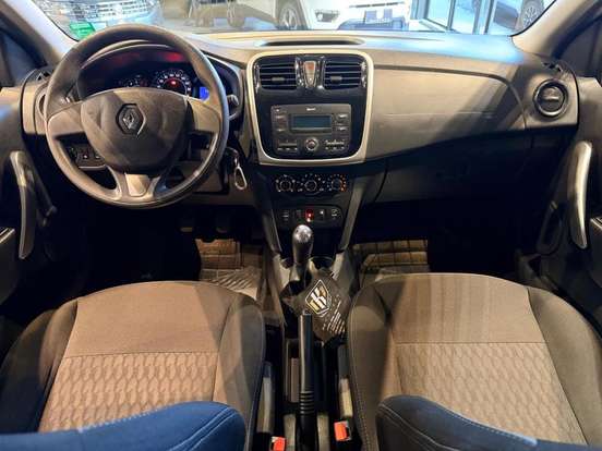 RENAULT-SANDERO-2018